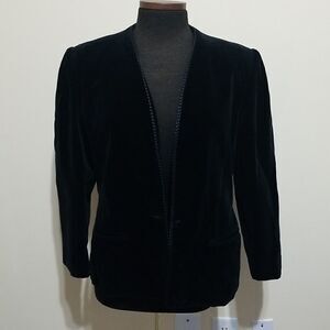 Ms. Chaus Black Velvet Blazer  size Medium